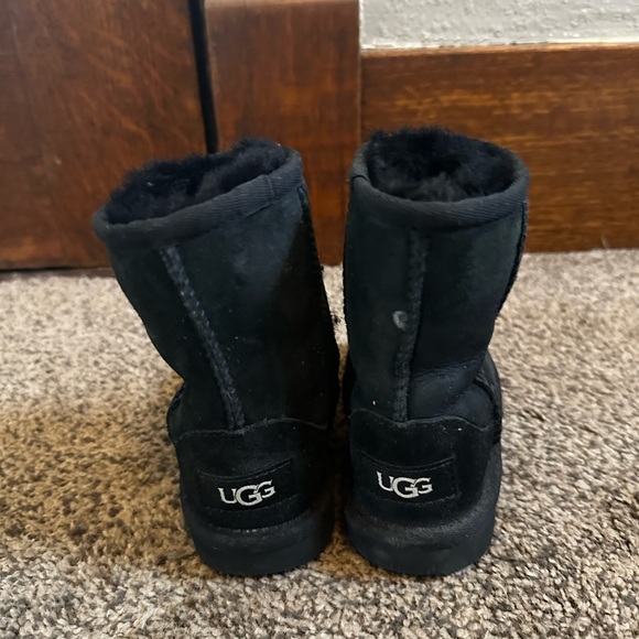 Toddler UGG Classic II Boot - Picture 3 of 6